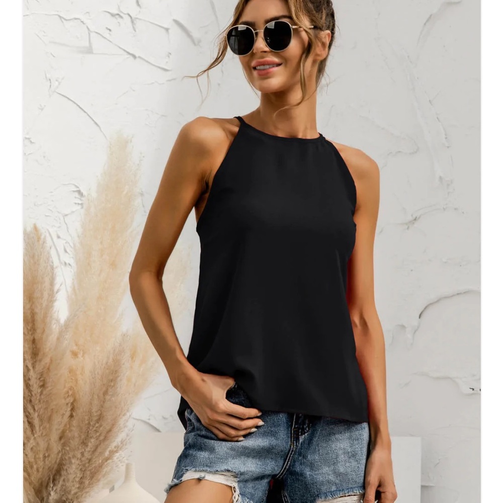 NWT! Black Solid Halter Top with keyhole back